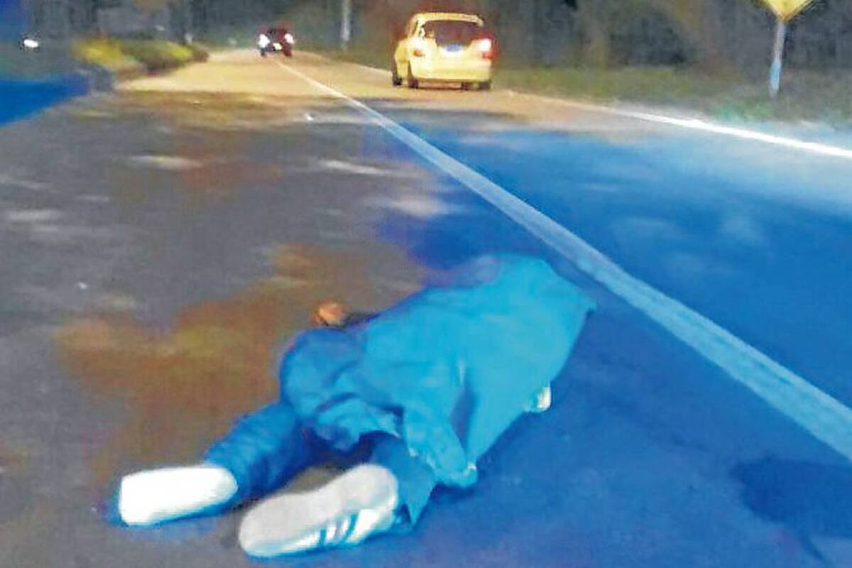 Conductores hallaron el cuerpo sin vida de Michael Blanco en la Autopista Piedecuesta - Floridablanca. (Foto: Suministrada/VANGUARDIA LIBERAL)
