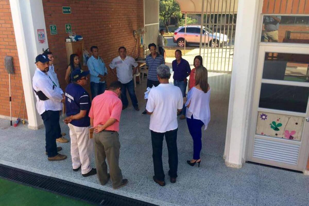 Funcionarios de la Contraloría Municipal recorrieron el lunes pasado el CDI Huellitas Mágicas para poder determinar su estado. (Foto: Edgar Pernett/VANGUARDIA LIBERAL)