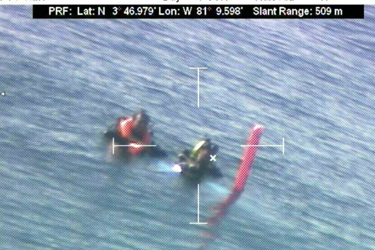 El cuerpo fue hallado por el avión particular que fue contratado por los familiares de los buzos desaparecidos, que posteriormente notificó las coordenadas hasta donde llegó el buque de la Armada Nacional. (Foto: Colprensa / VANGUARDIA LIBERAL)