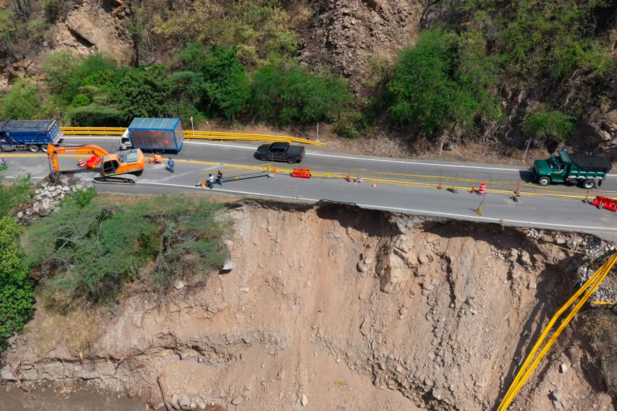 Invías inicia obras en la vía San Gil Bucaramanga tras emergencia por el río Chicamocha. | Foto: Suministradas.
