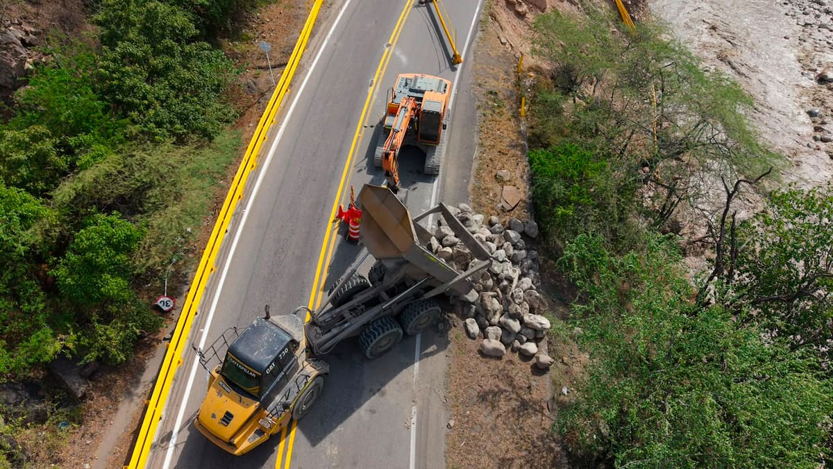 Invías inicia obras en la vía San Gil Bucaramanga tras emergencia por el río Chicamocha. | Foto: Suministradas.