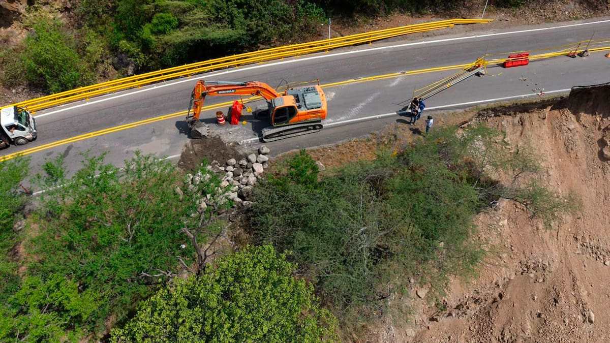 Invías inicia obras en la vía San Gil Bucaramanga tras emergencia por el río Chicamocha. | Foto: Suministradas.