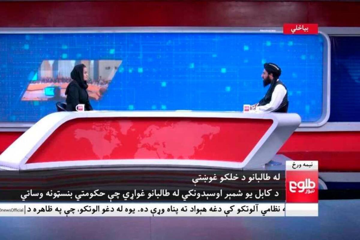 Beheshta Arghand, periodista de 24 años, el pasado 17 de agosto se atrevió a entrevistar a un líder talibán a cara descubierta. Twitter / VANGUARDIA