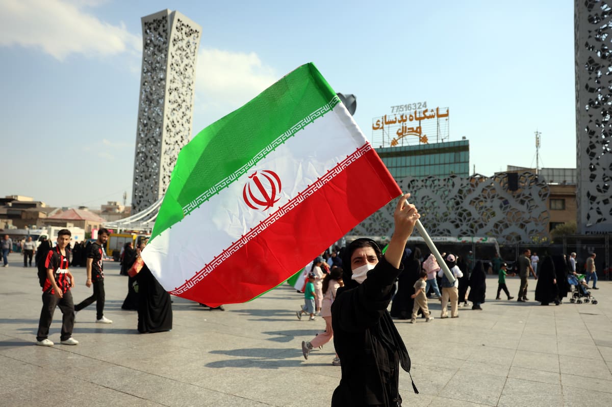 Tehran (Iran (Islamic Republic Of)), 04/06/2026.- Iranians take part in a rally to show their support and solidarity with Supreme Leader Ayatollah Mojtaba Khamenei, in Tehran, Iran, 04 June 2026, amid a temporary ceasefire between Iran and the United States. (Estados Unidos, Teherán) EFE/EPA/ABEDIN TAHERKENAREH RESTRICTIONS: NO Access Israel Media/Persian Language TV Stations Outside Iran/Strictly No Access BBC Persian/VOA Persian/Manoto TV/Iran International TV. (As mandated by Iran's Directorate General for Foreign Media) -- RESTRICTIONS: ISRAEL OUT - NO ACCESS ISRAEL MEDIA/PERSIAN LANGUAGE TV STATIONS OUTSIDE IRAN/STRICTLY NO ACCESS BBC PERSIAN/VOA PERSIAN/MANOTO TV/IRAN INTERNATIONAL TV