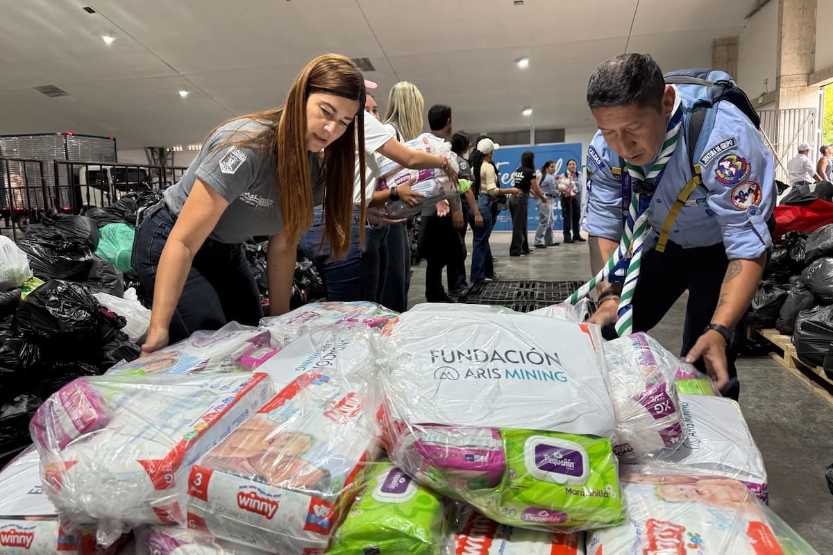 La Fundación Aris Mining dispuso 1.500 kits de emergencia con elementos de aseo, menaje de cocina, ropa de cama y alimentos no perecederos para las familias afectadas por el sismo