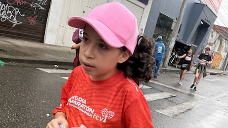 “Podríamos hacer los 10K”: la historia de Isabelita y su padre en la Media Maratón de Bucaramanga