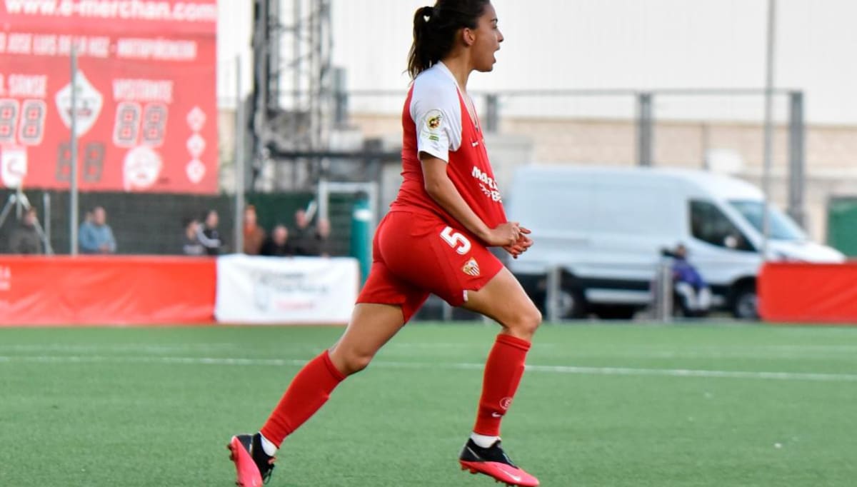 La defensa colombiana Isabella Echeverri Restrepo renovó por una campaña más con el Sevilla español. (Foto: Tomada de sevillafc.es / VANGUARDIA)