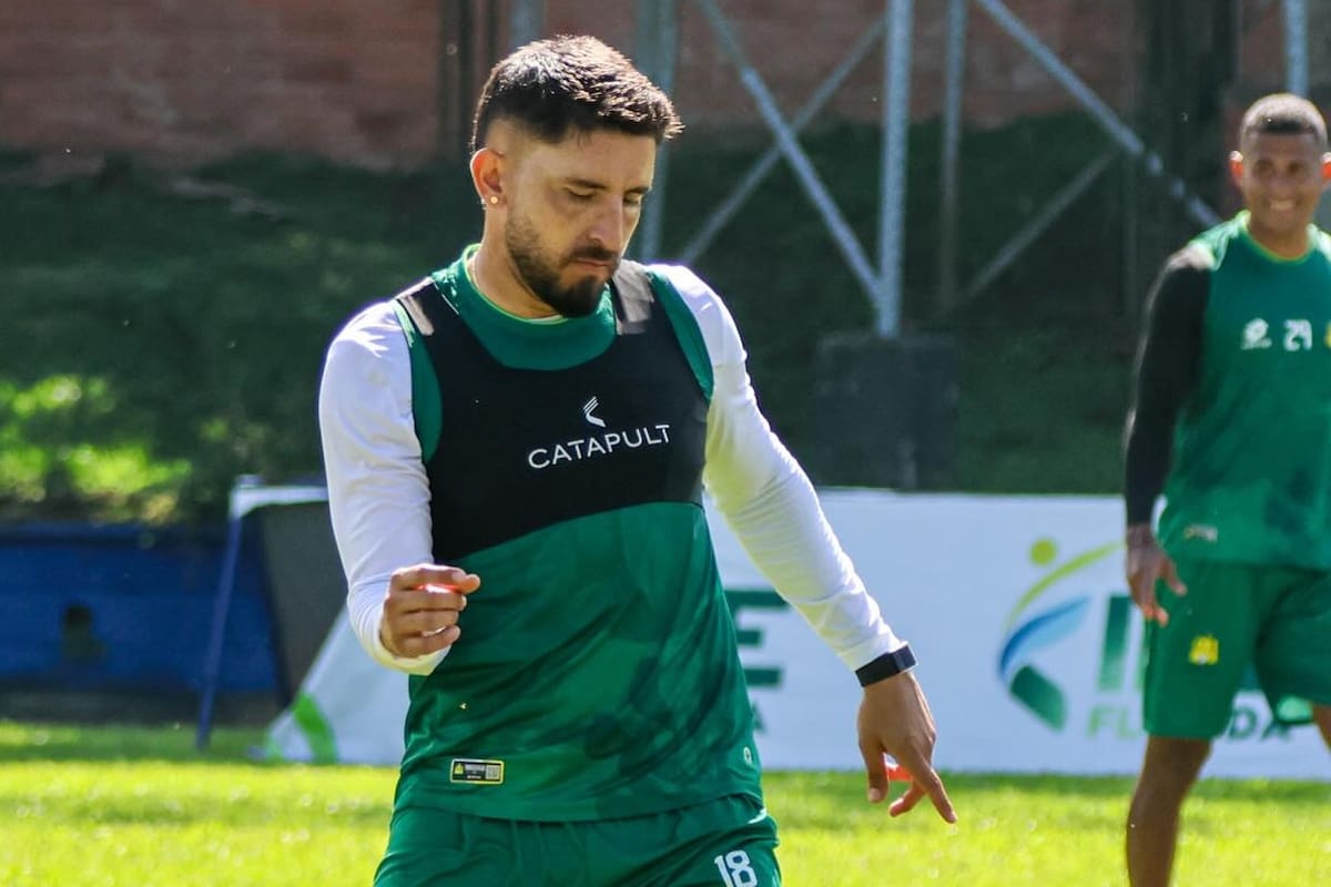 Atlético Bucaramanga oficializó la salida del lateral derecho Israel Alba. Foto: Atlético Bucaramanga.