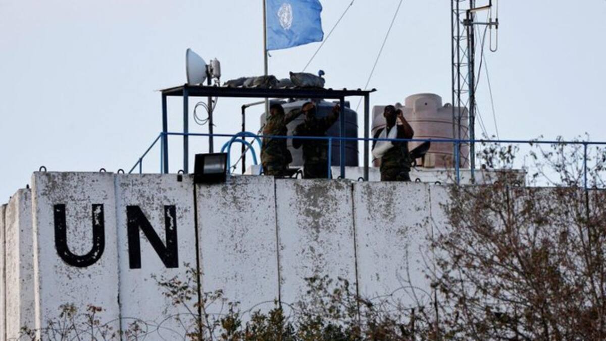Israel dispara contra una torre de vigilancia del cuartel general de los cascos azules de la ONU en el sur de Líbano.