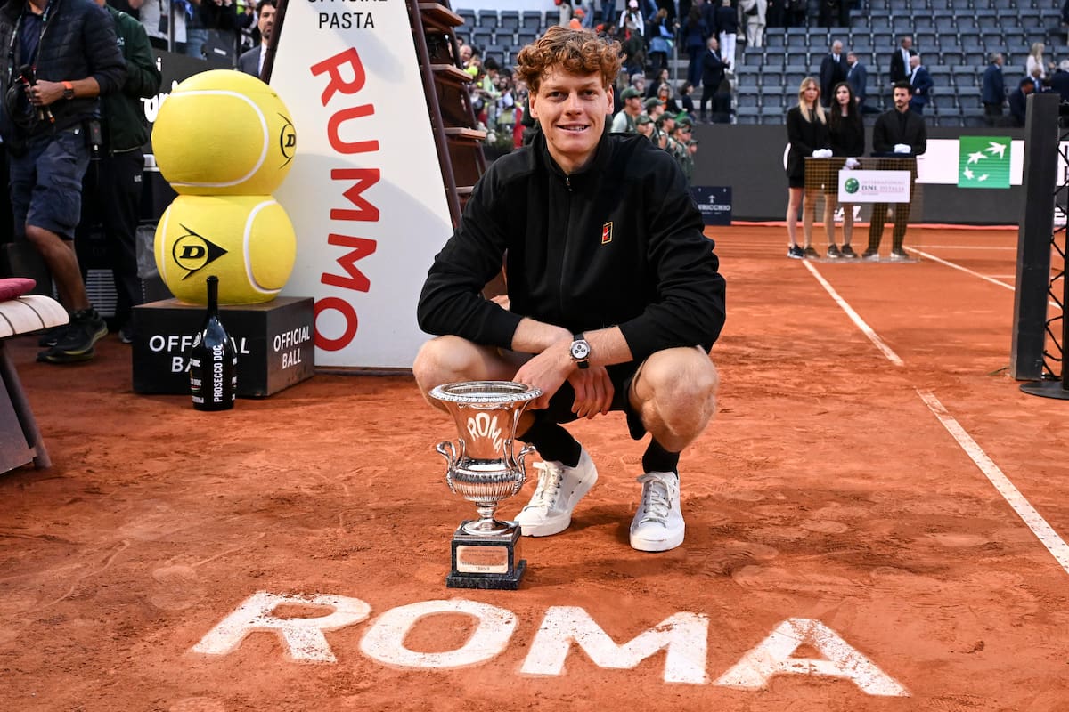 ROME (Italy), 17/05/2026.- Jannik Sinner of Italy poses with the trophy after winning the Men's Singles final tennis match at the Italian Open tennis tournament in Rome, Italy, 17 May 2026. (Tenis, Italia, Roma) EFE/EPA/RICCARDO ANTIMIANI