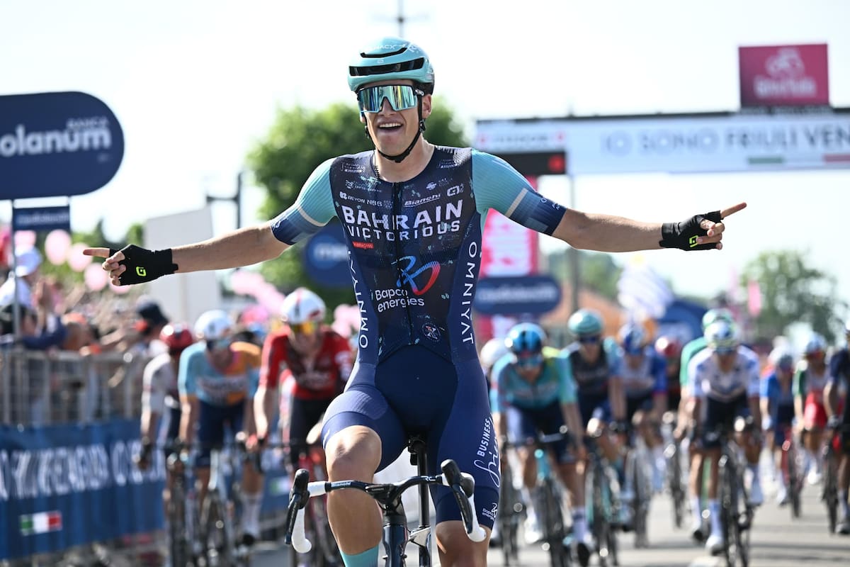NOVI LIGURE (Italy), 21/05/2026.- Belgian rider Alec Segaert of Bahrain Victorious team wins 12th stage of the 109 Giro d'Italia 2026, over 175 km from Imperia to Novi Ligure, Italy, 21 May 2026. (Ciclismo, Italia) EFE/EPA/LUCA ZENNARO