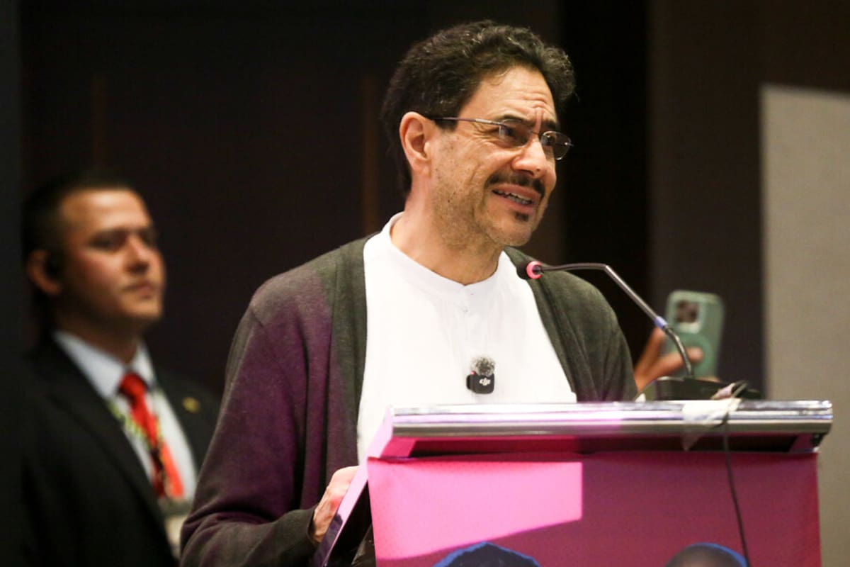 Se recrudece la pelea por el debate presidencial: Iván Cepeda rechazó la propuesta de Abelardo de la Espriella de hacer el cara a cara en la revista Semana: “Venga solito y sin ayudas periodísticas”, lo retó. Además, el candidato del Pacto Histórico ya nombró a sus compromisarios oficiales para imponer condiciones de “respeto y dignidad”.