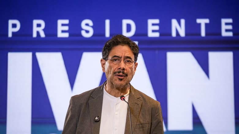 Iván Cepeda presenta certificado médico tras cuestionamientos sobre su estado de salud