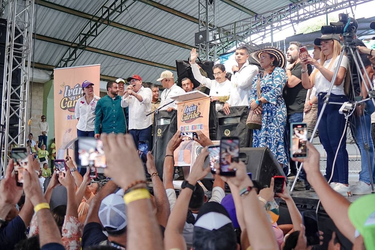 El Consejo Nacional Electoral (CNE) confirmó que no abordará en su sala plena una supuesta infracción del candidato Iván Cepeda debido a la falta de denuncias formales. Desde el Gobierno nacional aclararon la diferencia entre reuniones públicas y privadas durante la veda.