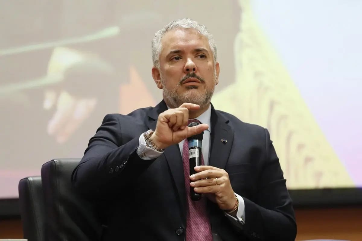 El expresidente Iván Duque Márquez lanzó un duro pronunciamiento a través de sus redes sociales tras el cierre de las urnas. Duque acusó al presidente Gustavo Petro de intentar "desconocer la democracia" y la organización electoral, e hizo un llamado urgente a las instituciones y a la comunidad internacional.