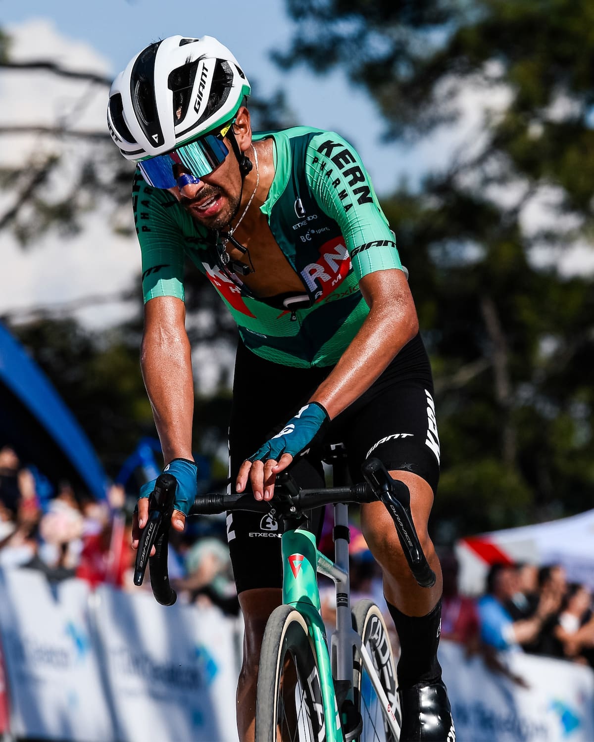 Iván Ramiro Sosa vuela en la ‘etapa reina’, gana en Kiran y es el nuevo líder en el Tour de Turquía 2026. Foto: @EqKernPharma