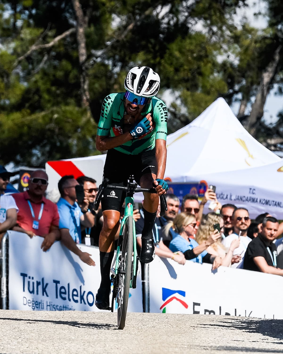 Iván Ramiro Sosa vuela en la ‘etapa reina’, gana en Kiran y es el nuevo líder en el Tour de Turquía 2026. Foto: @EqKernPharma