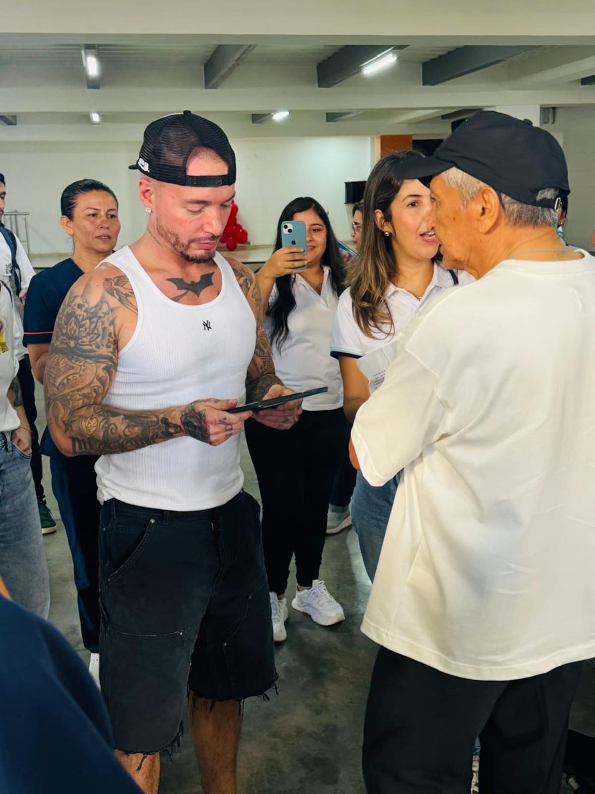 J Balvin y nuestros abuelos.