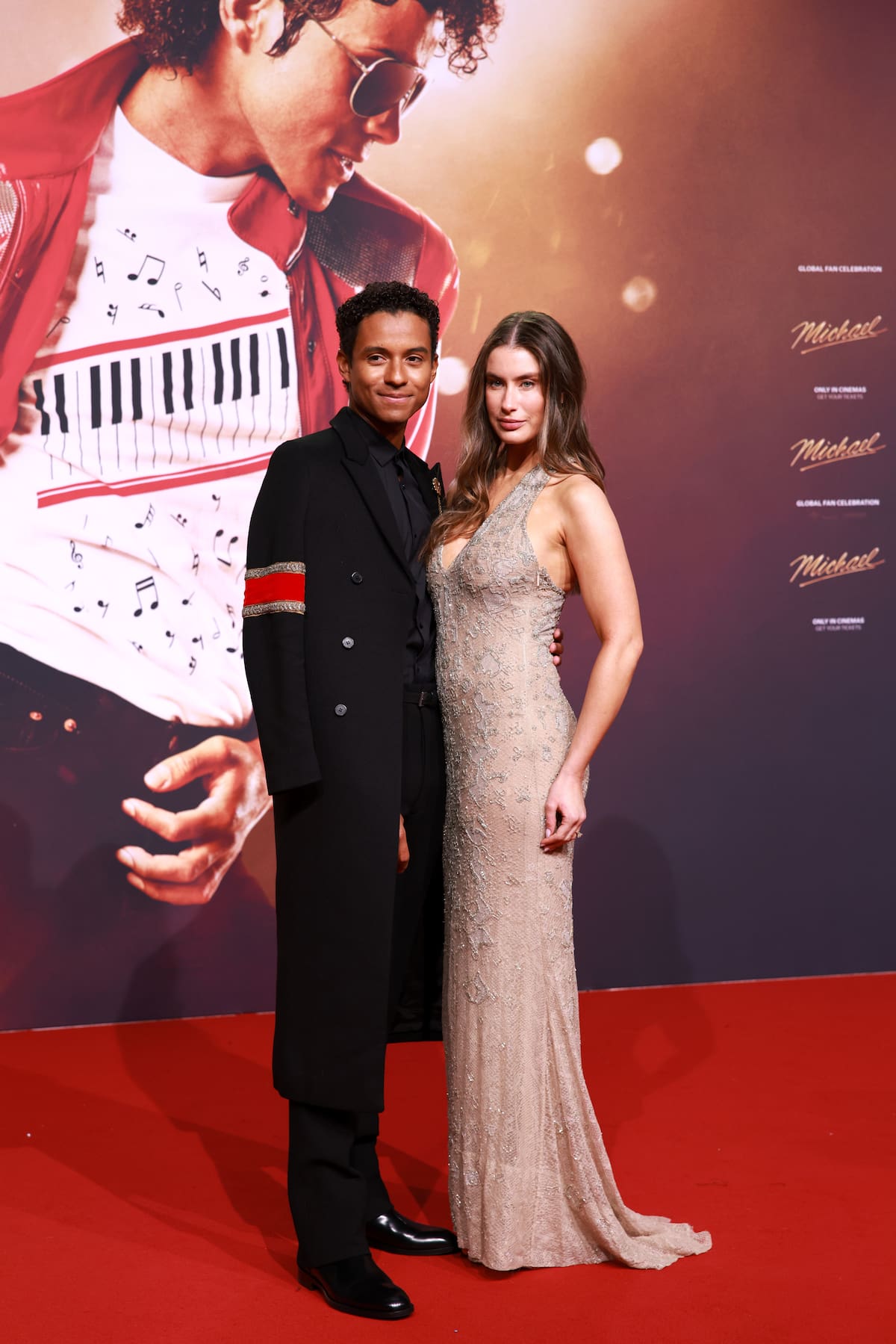 El actor Jaafar Jackson y su novia Maddie Simpson posando en prémiere de 'Michael' in Berlín, el pasado 10 de abril de 2026.