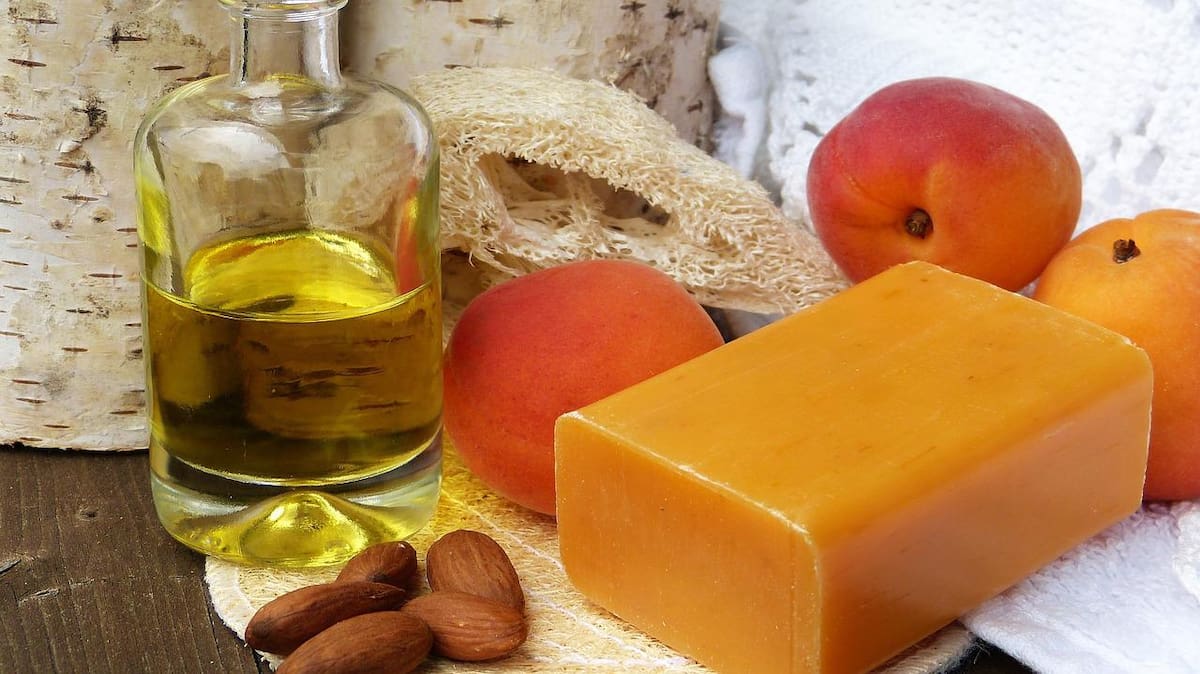 En lugar de contribuir a la contaminación, podemos darle una segunda vida útil al aceite de cocina usado. Una de las maneras más sorprendentes y beneficiosas es convirtiéndolo en jabón artesanal. / Banco de imágenes gratuito Pixabay. | VANGUARDIA