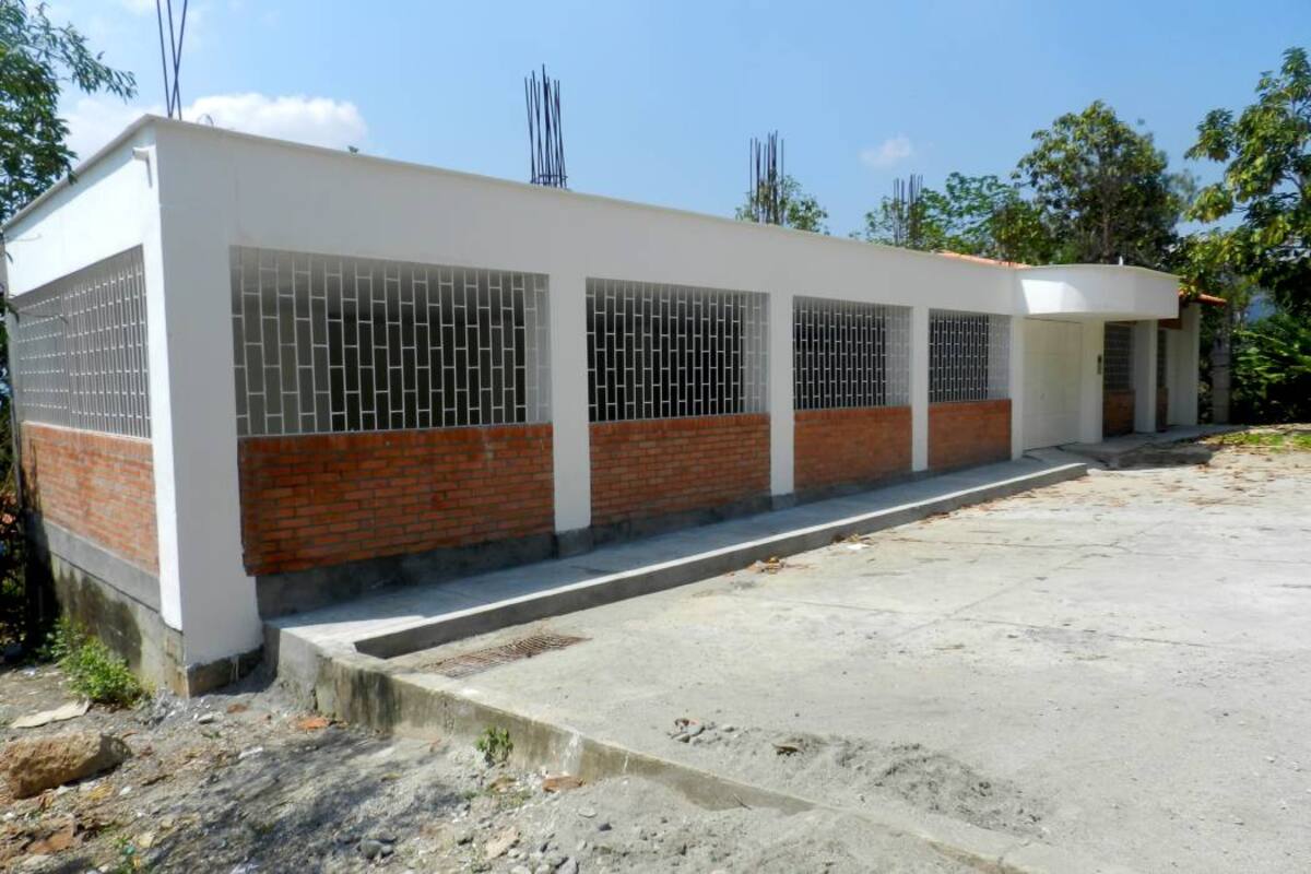 La JAC del barrio San Carlos dijo que este predio le corresponde a la organización tras un proyecto presentado para la construcción del salón de eventos en la zona. (Foto: Édgar Omar Bustos A./VANGUARDIA LIBERAL)