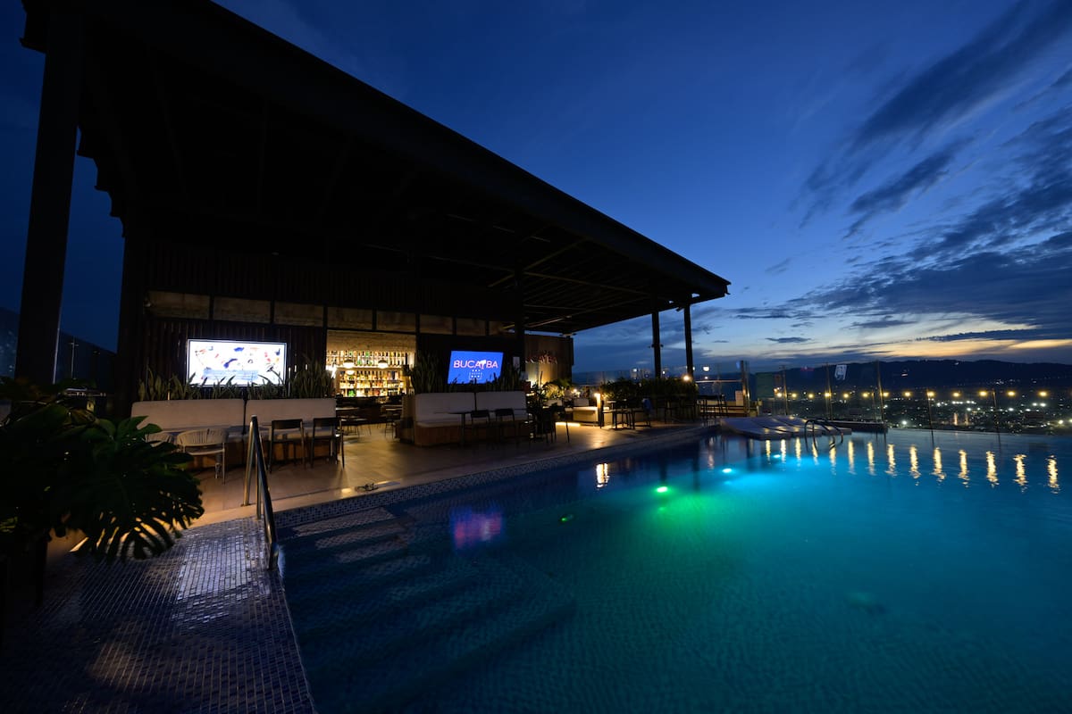 Bucayba Skybar piso 18. Suministrada por Holiday Inn de Bucaramanga / VANGUARDIA