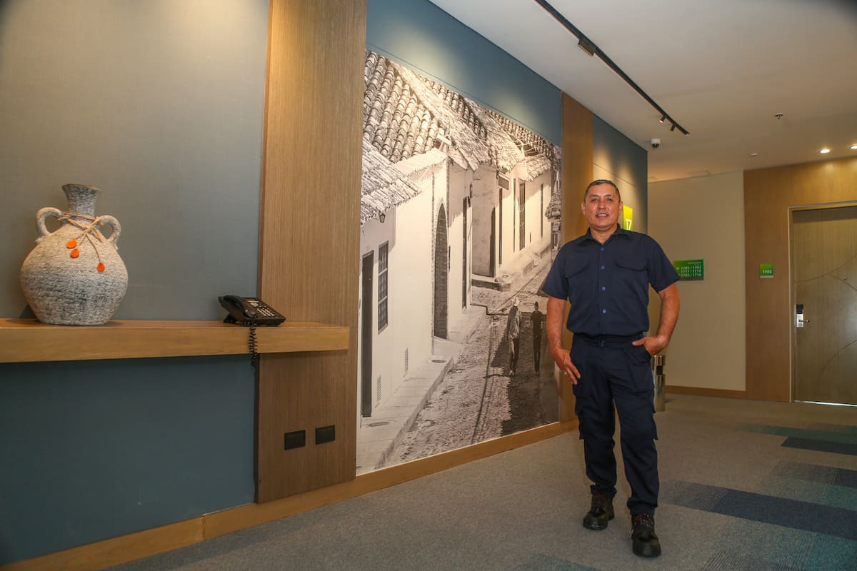 Román Osorio Rodríguez, Encargado de acabados y mantenimiento estético.