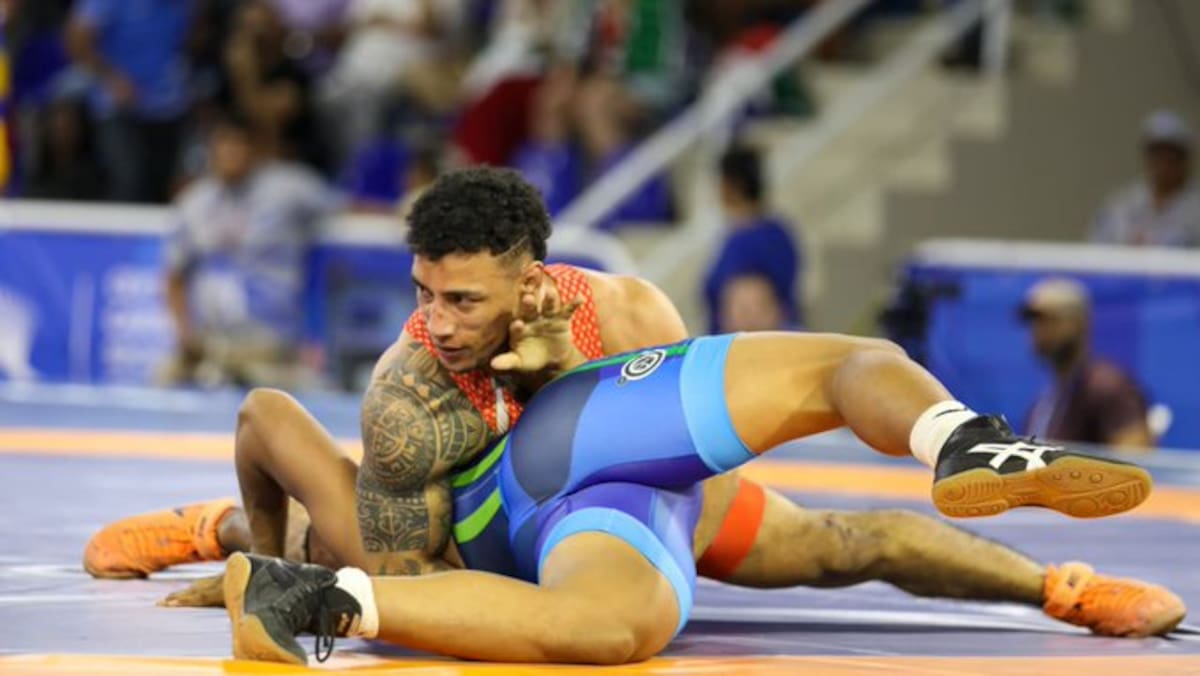 El luchador Jair Alexis Cuero protagonizó una hazaña al subir a lo más alto del podio en los recientes Juegos Centroamericanos y del Caribe. Foto: Ministerio del Deporte.
