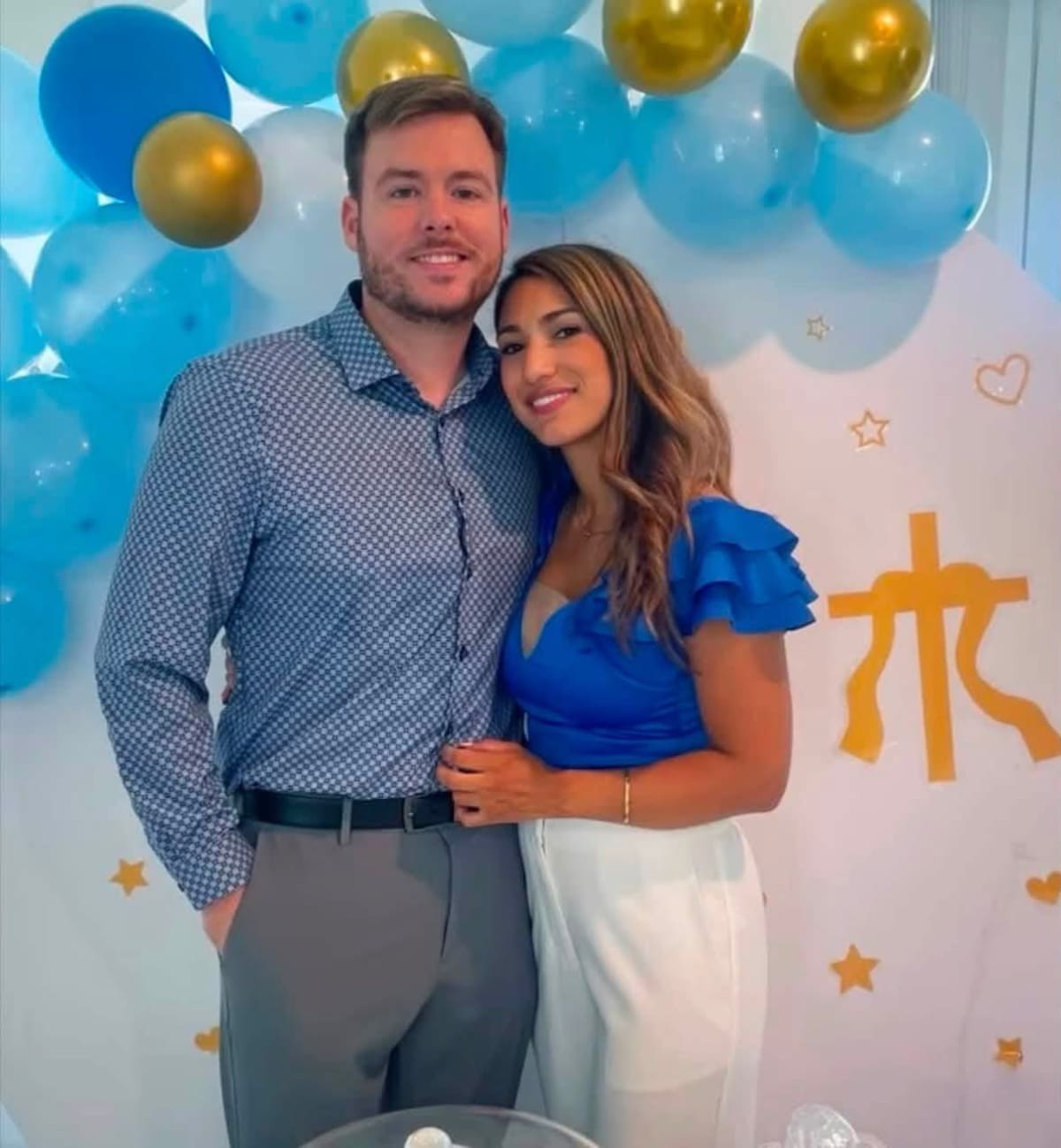 Hombre en Texas es acusado de asesinato después de que su esposa colombiana fue encontrada muerta dentro del maletero de auto.