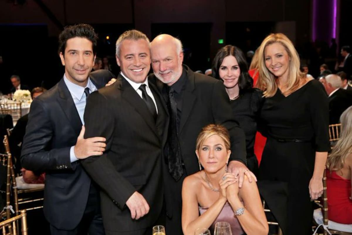 James Burrows, el director galardonado con el Emmy detrás de sitcoms icónicos como Friends, Will & Grace y 2 Broke Girls, fallece a la edad de 85 años.