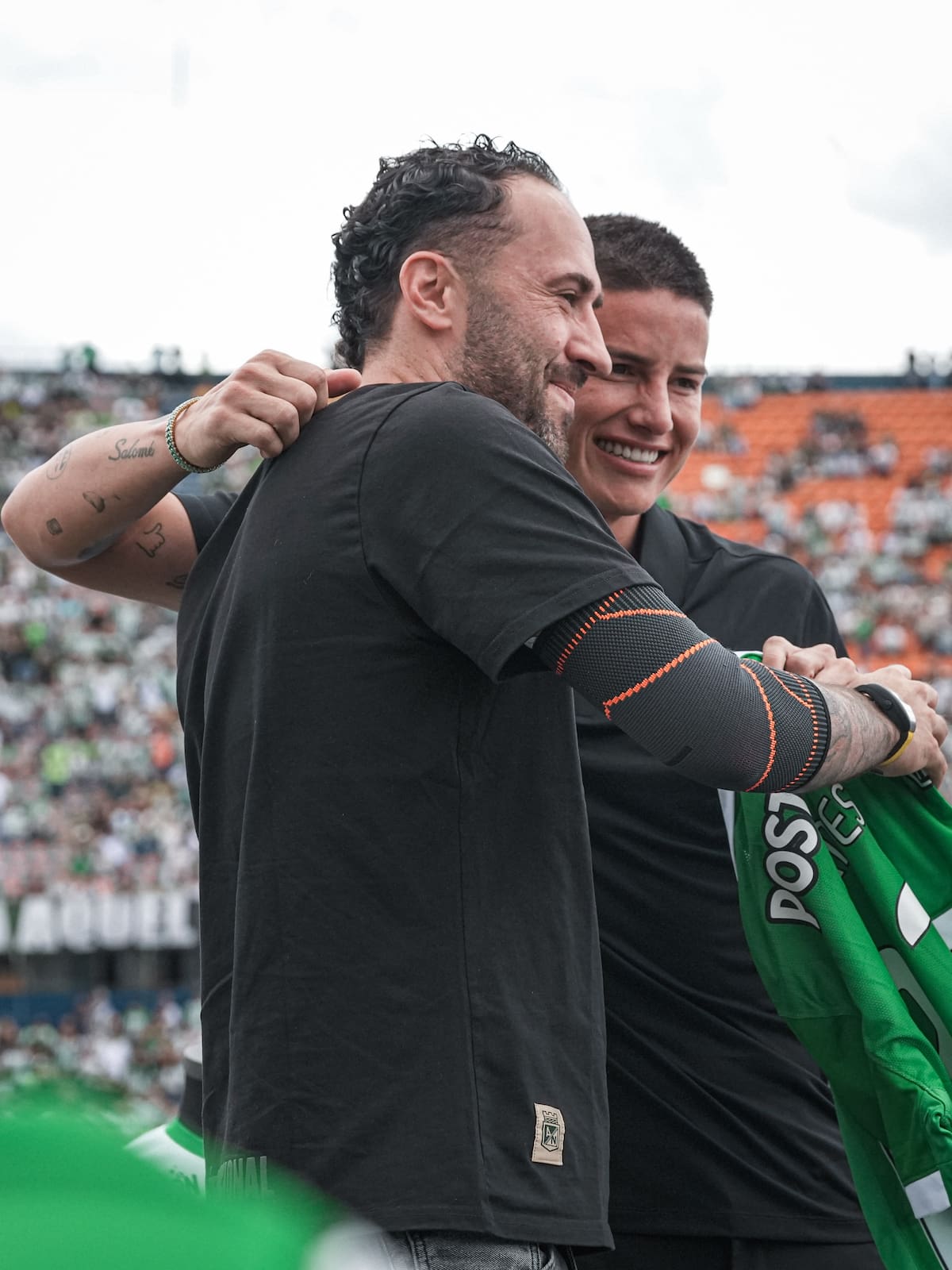 James compartió escenario con David Ospina. Foto: Atlético Nacional