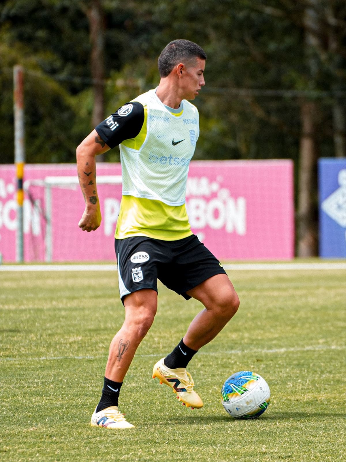 James Rodríguez se transformó en la principal contratación del fútbol colombiano, con su llagada a Atlético Nacional. Foto: Atlético Nacional.