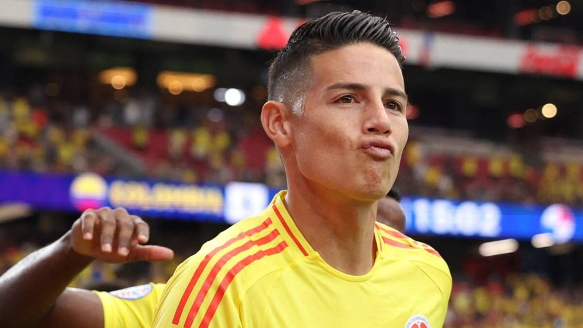 James Rodríguez celebra una anotación con la selección Colombia en la Copa América.