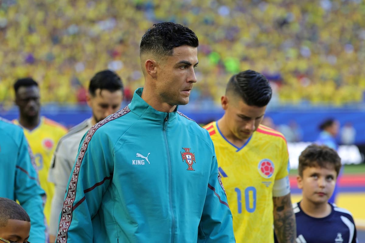 James Rodríguez y Cristiano Ronaldo se saludaron con un abrazo en el túnel antes del Colombia–Portugal, en el cierre del Grupo K del Mundial 2026. Foto: EFE