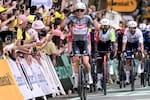 Jasper Philipsen, el primer líder del Tour de Francia luego de una sorpresiva etapa