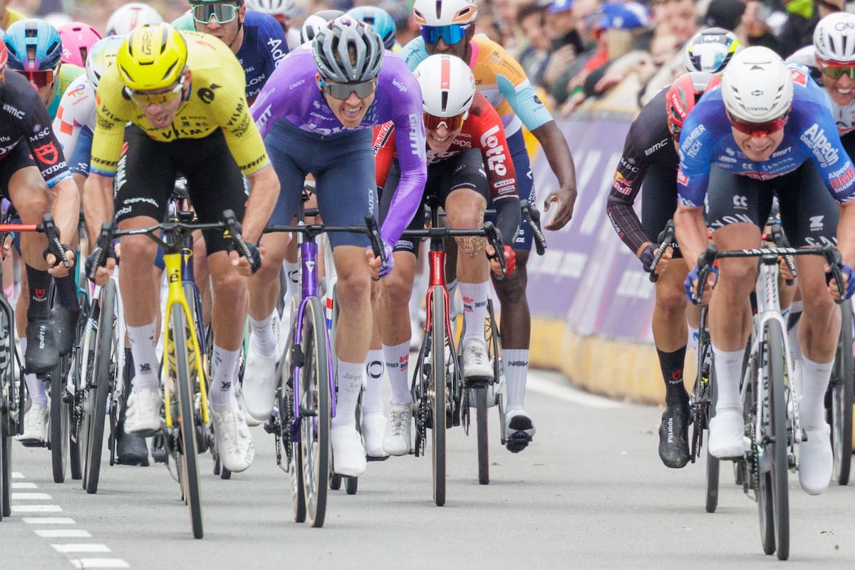 l belga Jasper Philipsen (Alpecin), en la 88 edición de la clásica belga En los Campos de Flandes, anteriormente llamada Gante-Wevelgem, disputada a través de 240,9 km,a. EFE/EPA/OLIVIER MATTHYS