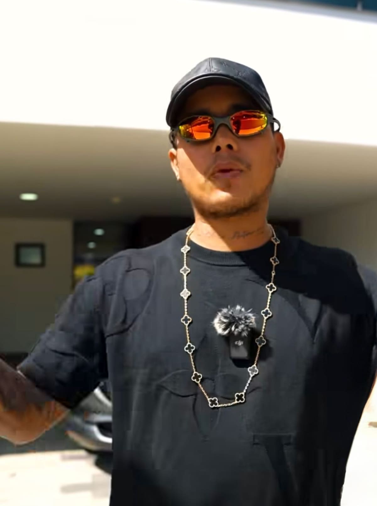 Autoridades incautaron armas, municiones y dinero en efectivo durante el operativo que permitió la captura del influencer Javier Arias, conocido como ‘Stunt’, en zona rural de Necoclí.
Foto tomads de: Pantallazo de video Instagram @javier.arias.stunt