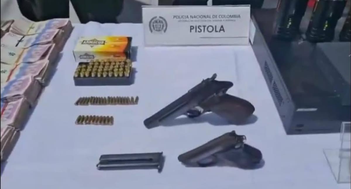 Autoridades hallaron armas, munición y $208 millones.
Foto: suministrada.