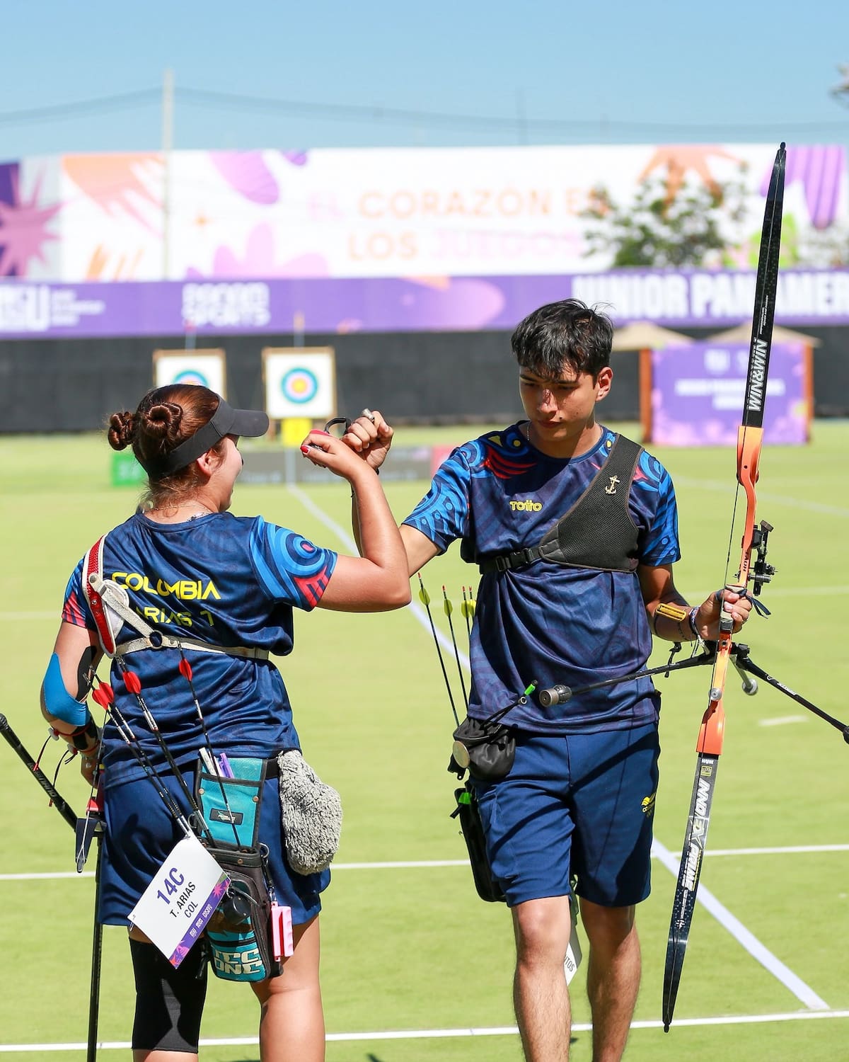Javier Carrillo y Tania Arias se coronan campeones en el arco recurvo mixto y suman una medalla de oro para la delegación nacional en #Asu2025. Foto: Comité Olímpico Colombiano.