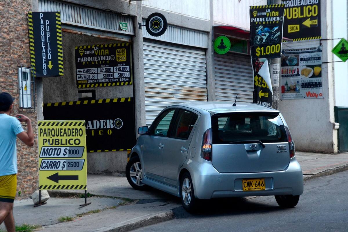 Tenga en cuenta que estas nuevas tarifas varían dependiendo de la categoría del estacionamiento. Si se trata de un lote sin cubierta, encontrará valores de cobro más económicos, en comparación con un establecimiento que tenga adecuaciones en el piso, techo y hasta tecnología para el ingreso y salida de automotores. (Fotos: Jaime Del Río / VANGUARDIA)