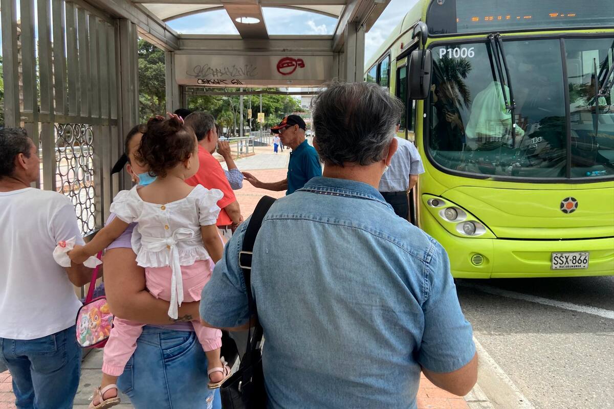 La única flota con la que Metrolínea está prestando servicio es con la que cuenta el operador Metrocinco Plus. El modelo de complementariedad avanza a paso muy lento. (Foto: Jaime del Río / VANGUARDIA)