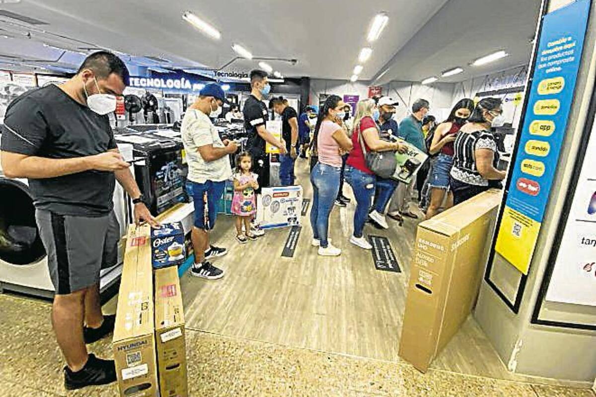 Jaime del Río / VANGUARDIA La buena dinámica del consumo de los hogares colombianos ha impulsado al incremento de las proyecciones de la economía del país.