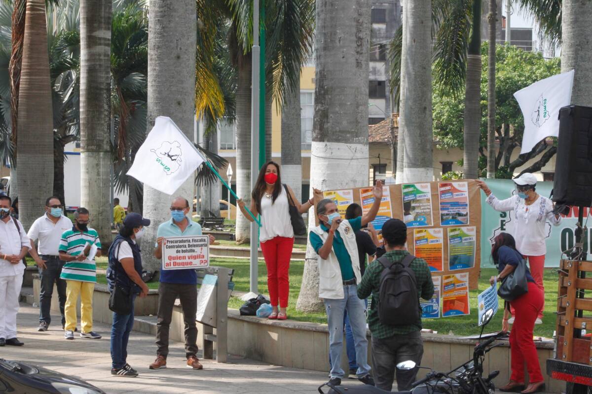 El Sindicato de Educadores de Santander realizó un plantón para rechazar el inicio de la alternancia en Bucaramanga y en todo el departamento. (Foto: Jaime del Río / VANGUARDIA)