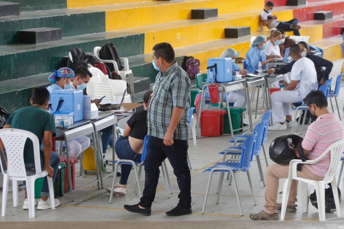 Aunque hay una menor circulación viral en los municipios, autoridades recomiendan no bajar la guardia y continuar con la aplicación de la vacuna. (Foto: Jaime del Río / VANGUARDIA)