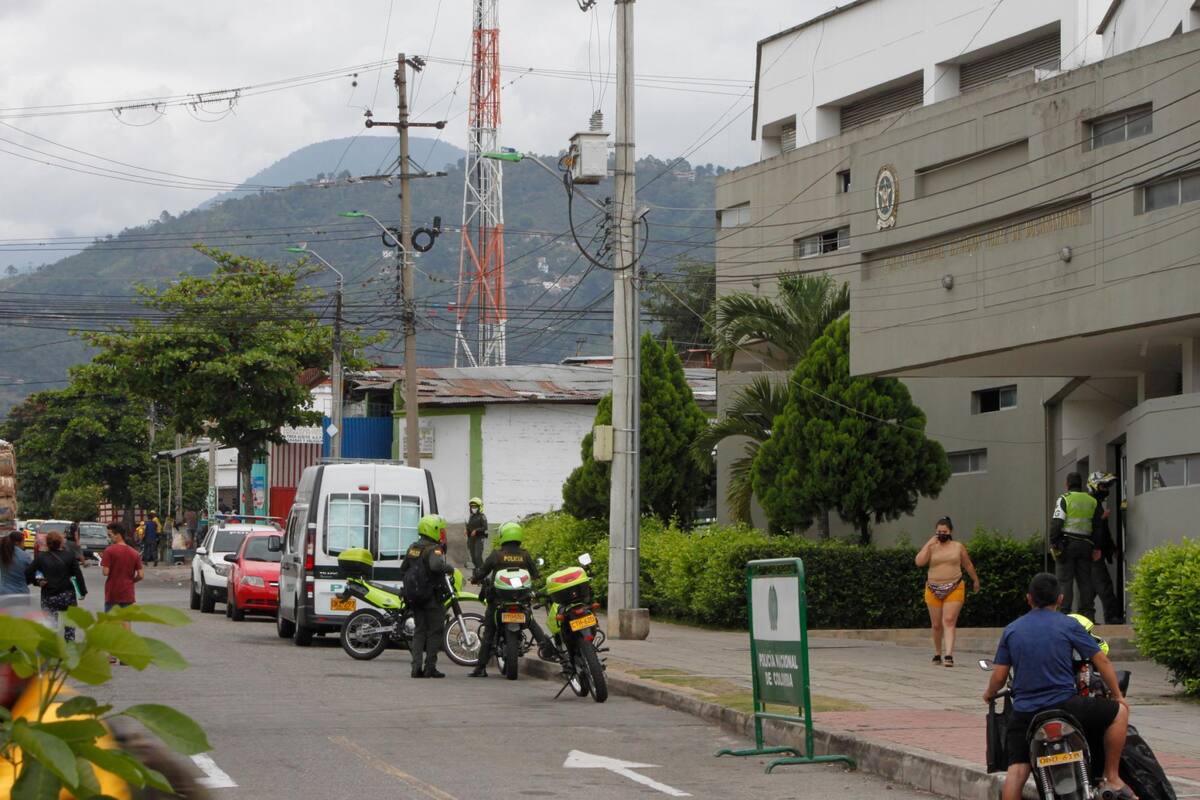 Hasta el momento, la única estación de Policía del área en donde se han confirmado casos de COVID-19 es La Cumbre, en Floridablanca. Este medio conoció que cerca de una decena de personas habría resultado contagiadas. (Fotos: Jaime Del Río / VANGUARDIA)
