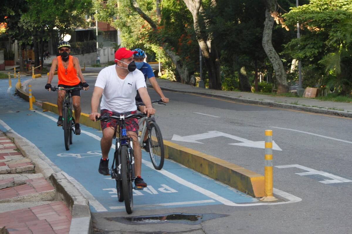 Es importante precisar que no existe ninguna restricción adicional para sacar a las mascotas. Es decir, los ciudadanos pueden pasear a sus animales de compañía en las calles de acuerdo con el horario establecido en cada municipio. (Fotos: Jaime Del Río / VANGUARDIA)