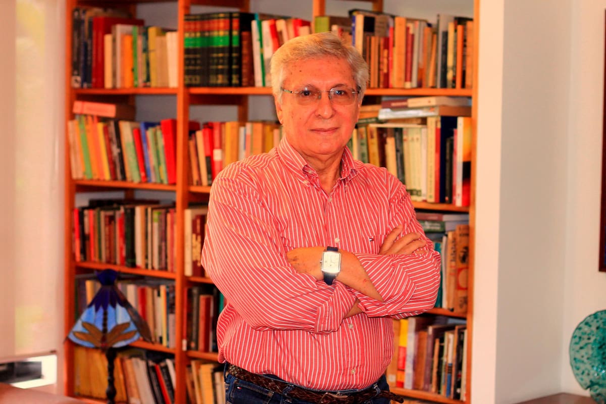 Armando Martínez Garnica es profesor emérito de la Universidad Industrial de Santander, UIS, donde hizo parte del equipo docente que creó la Escuela de Historia de la institución, una de las más reconocidas del país. Foto: Jaime del Río / VANGUARDIA