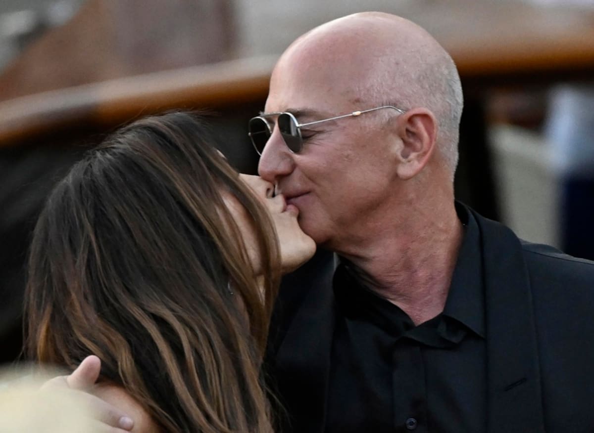 Jeff Bezos y Lauren Sanchez están oficialmente casados. Foto: EFE