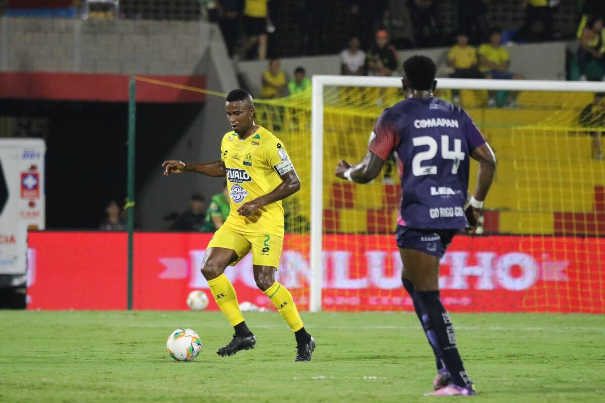 Jéfferson Mena renovó su contrato con el Atlético Bucaramanga. Foto: Jaime Moreno.