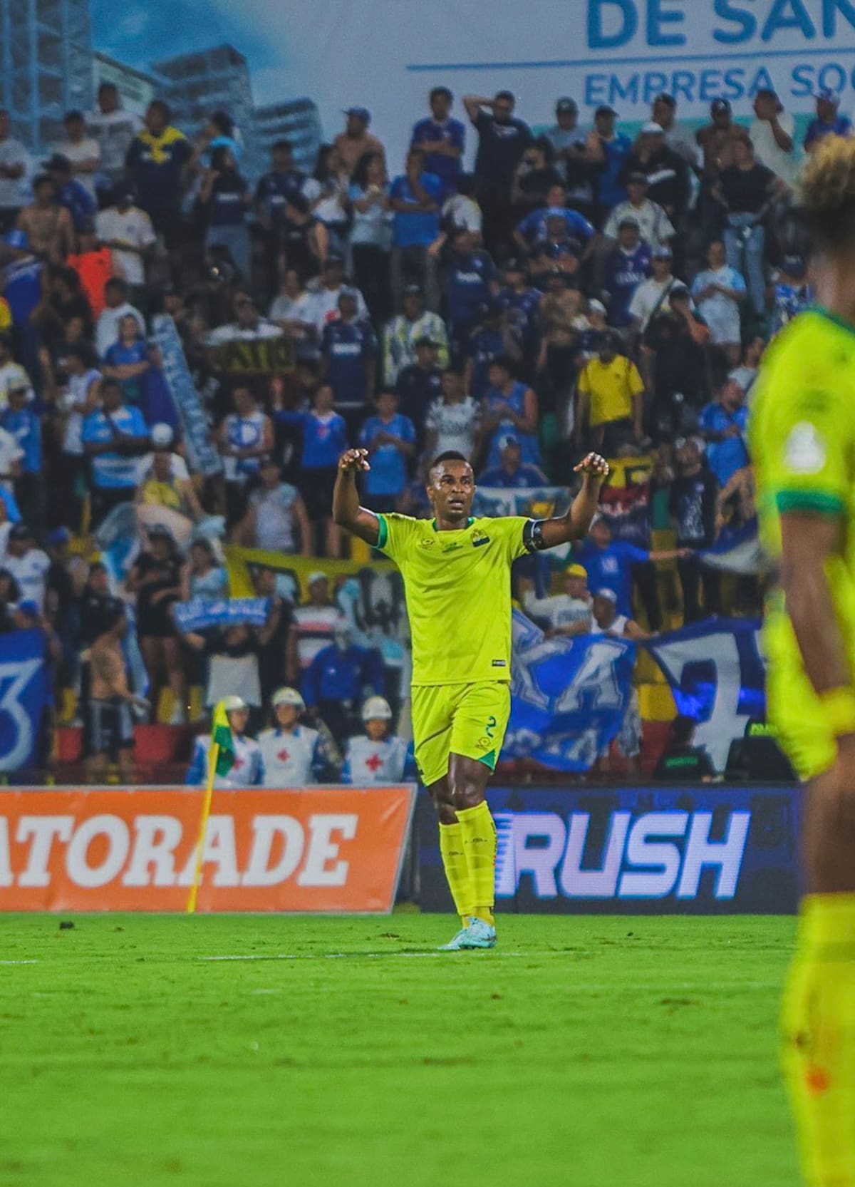 Jéfferson Mena entregó una emotiva arenga antes del partido entre Atlético Bucaramanga y Millonarios. Foto: Redes sociales de Jéfferson Mena.